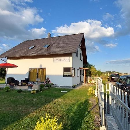 Apartmany Kohoutek A Slepicka V Novohradskych Horach Nové Hrady Dış mekan fotoğraf